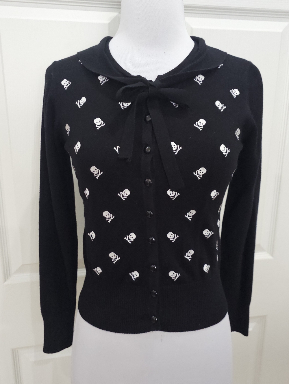 Jawbreaker Goth Black & White Embroidered Skull Button Up Cardigan Sweater Top S